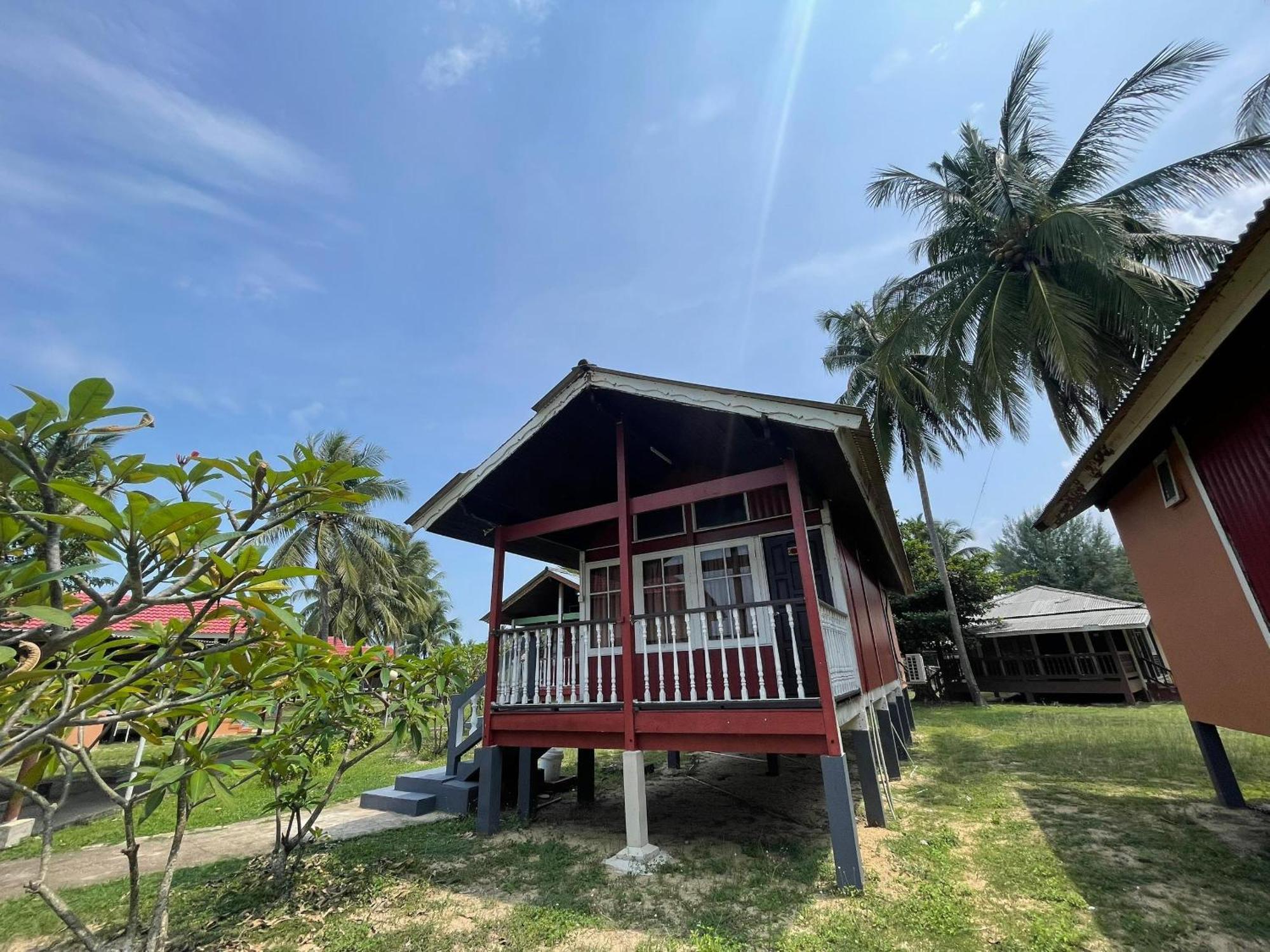 Pcb Beach Resort Kota Bharu Buitenkant foto